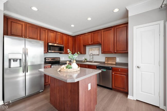 Building Photo - 3546 N Golden Gate Dr