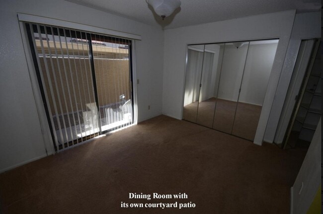 Building Photo - 850 S River Dr