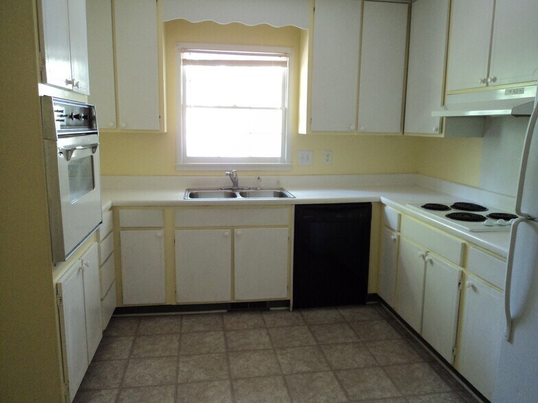 Building Photo - 5316 Newhall Rd