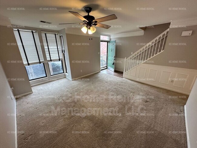 Building Photo - 439 W 10th street