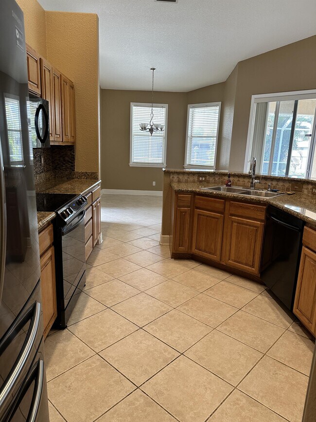 Building Photo - 307 Inman St