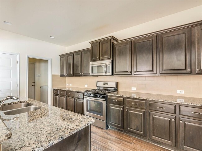 Building Photo - 120 Sawtooth Dr
