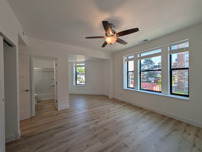 Building Photo - 533 Clara Ave