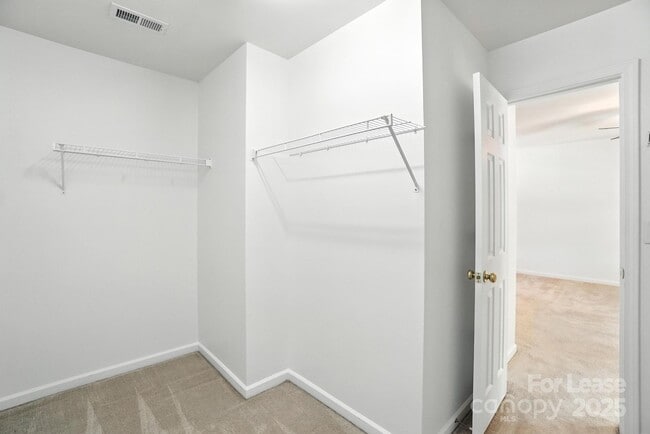 Building Photo - 15554 Stronvar House Ln