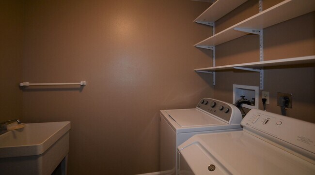 Building Photo - 4618 Excalibur Ct