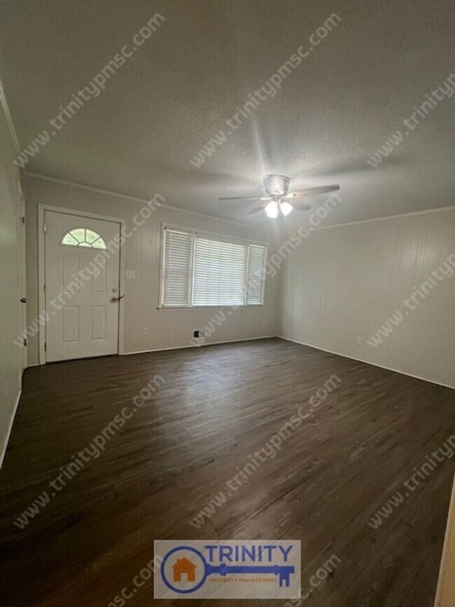 Building Photo - CUTE 3 BED BRICK HOUSE!