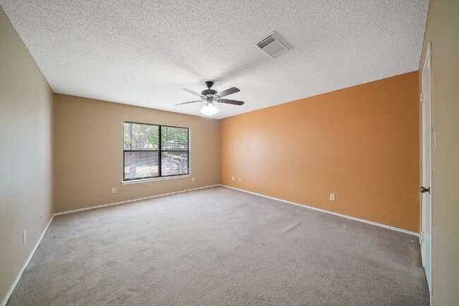 Building Photo - 5007 Shara Mist