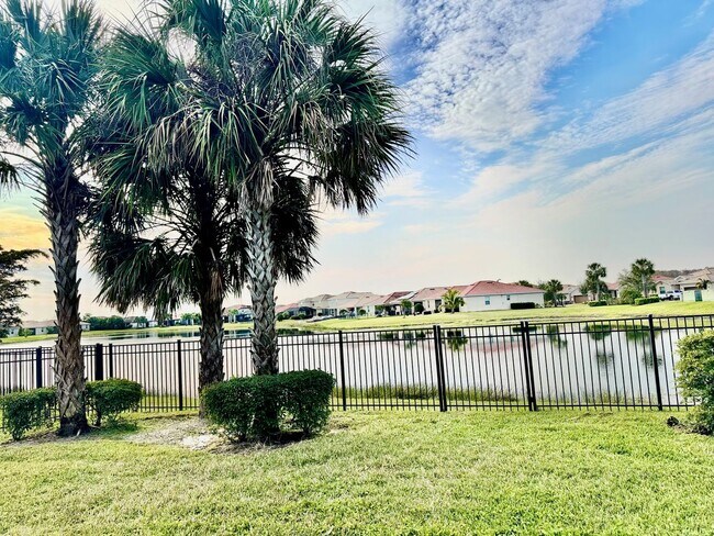 Building Photo - Elegant Lakeside Rental Home In Resort-Sty...