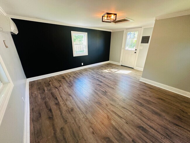 Building Photo - Urban setting w/ incredible fenced in back yard. 3 bed/2bath + detached office building
