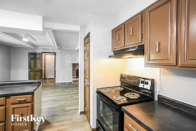 Building Photo - 1311 Lawrence Rd