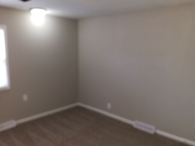 Building Photo - AVAILABLE NOW! Liberty Home 3 Bed 2 Bath 2...