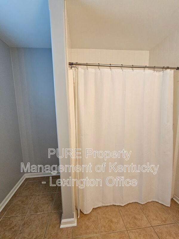 Building Photo - 321 Lebeau Dr