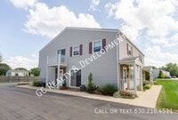 Building Photo - ***WALK TO METRA / 3BDRM - 1BTH / PET FRIE...