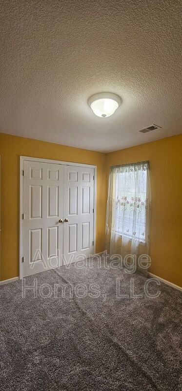 Building Photo - 809 Midjay Dr