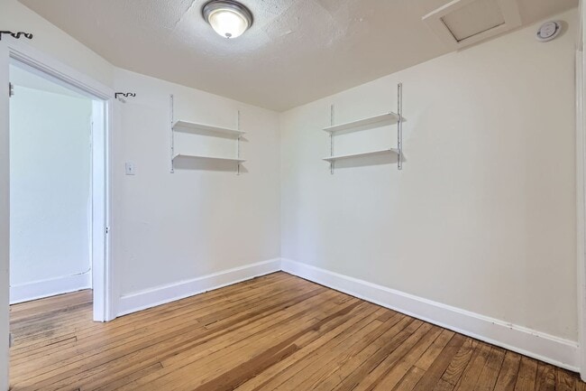 Building Photo - Top Unit (Beautiful Views) Flexible move in! Off Street Parking! All utilities included!