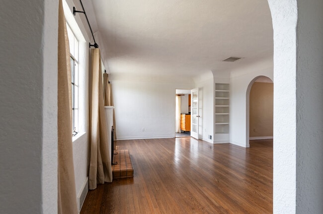 Building Photo - 601 Tulane Dr NE