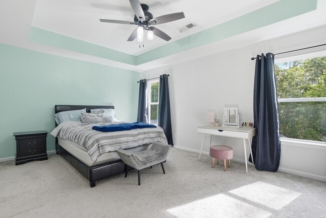 Building Photo - 17 Crown Ct