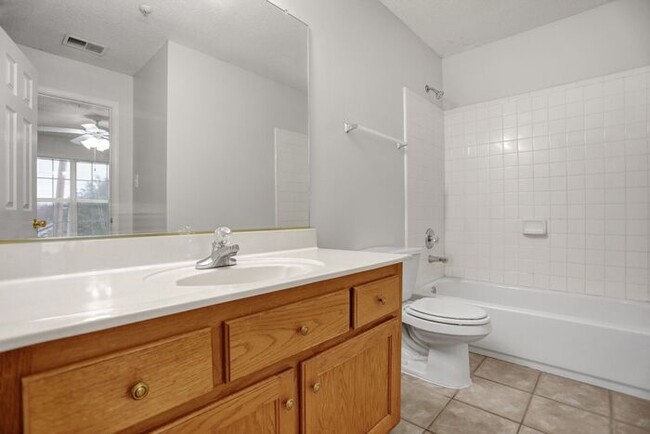 Building Photo - LEASING NOW!! Renovated 1 Bed, 1 Bath Town...