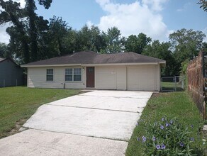 Building Photo - 3 Bedroom - Move in Ready and priced to go!