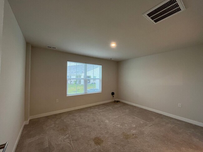 Building Photo - 4184 Farmfield Dr