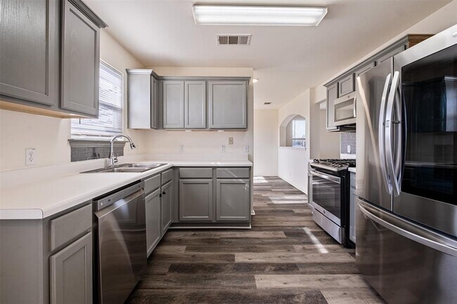 Building Photo - 104 Pond Way