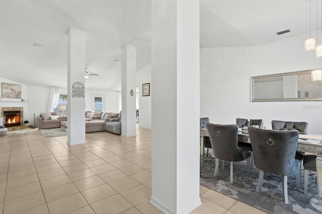 Building Photo - 6 Reybury Ln