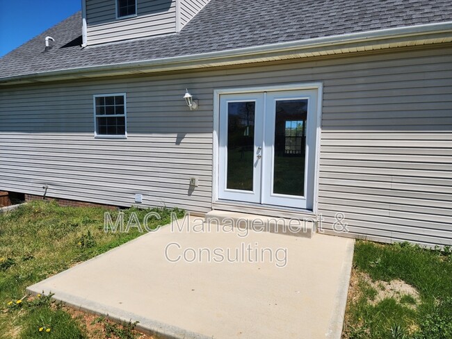 Building Photo - 1748 Bouton Dr