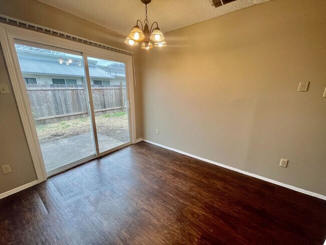 Building Photo - 302 W. William Cannon Drive