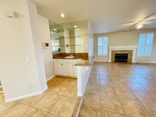 Building Photo - COMING SOON: Hardwood floors, freshly pain...