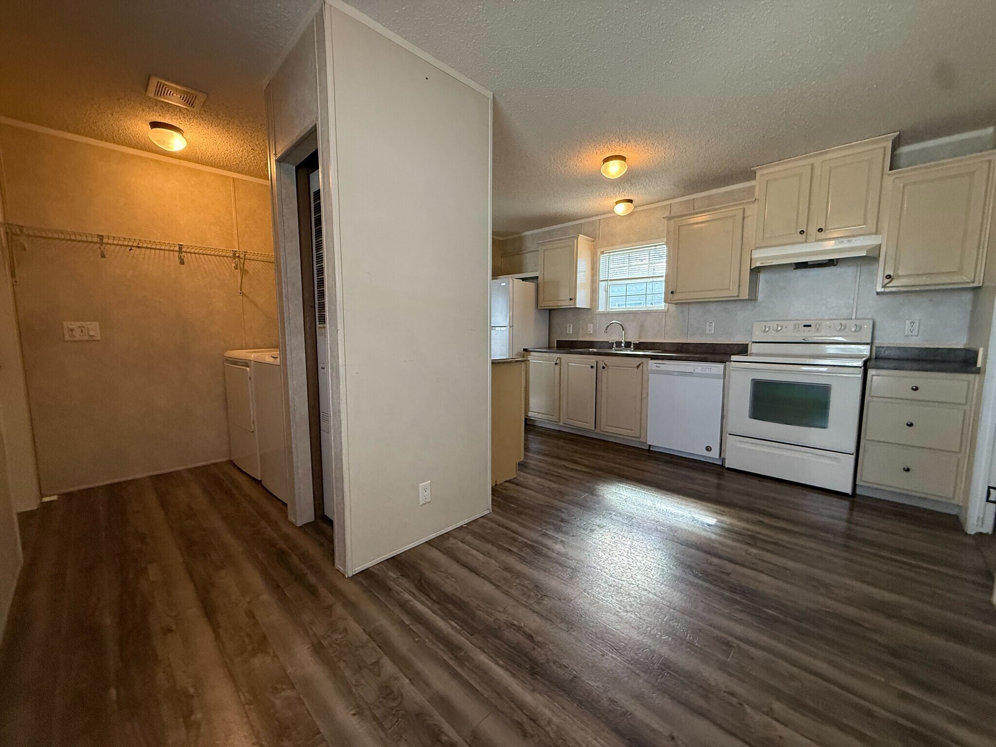 Building Photo - 11924 Springbrook Ct