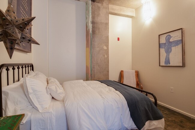 Building Photo - Sterchi Lofts #407 Authentic Urban living -  3 bedroom, 2 bath - FURNISHED - $2800 per month Spec...