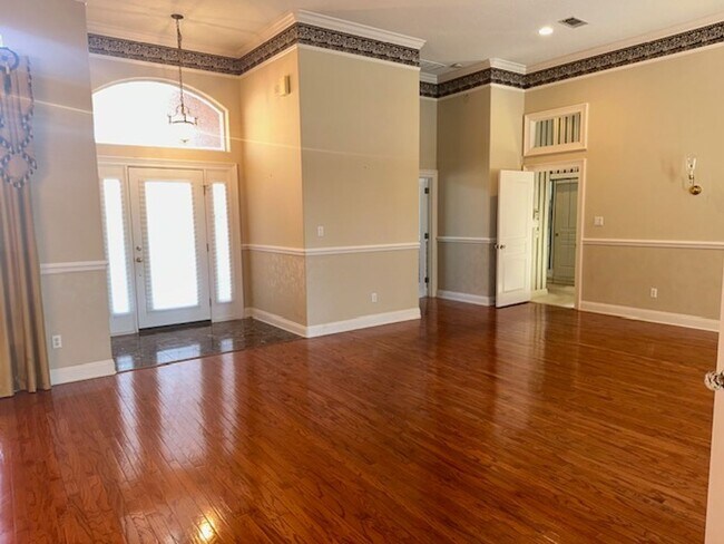 Building Photo - Fabulous Home in Gulf Breeze