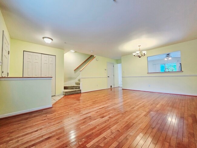 Building Photo - 435 Oakton Way