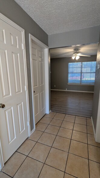 Building Photo - 1003 Vedral Pl