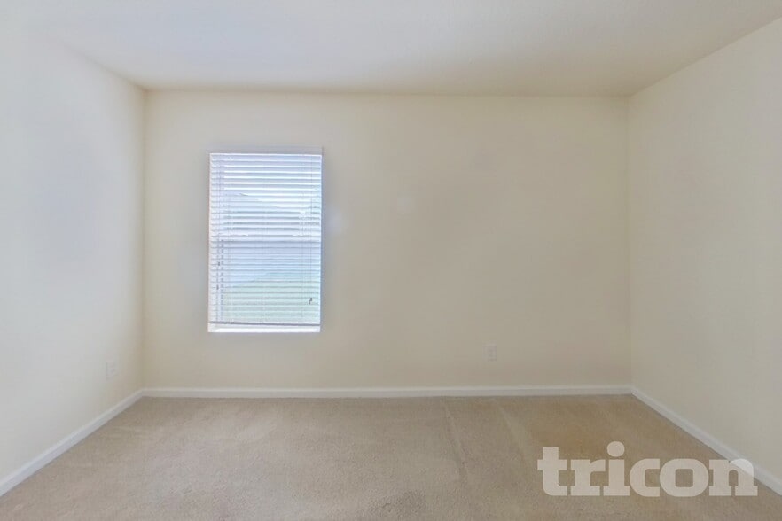 Building Photo - 3323 Canyon Falls Dr