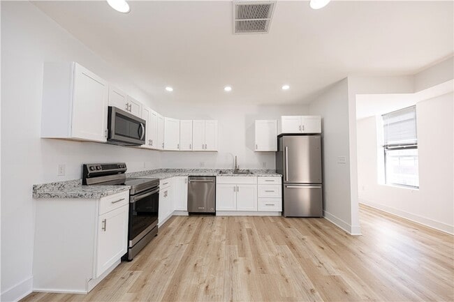 Building Photo - 232 3rd Ave