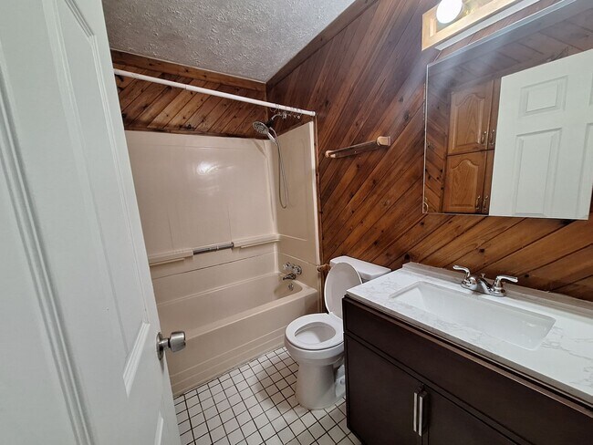 Building Photo - Harper Woods bungalow