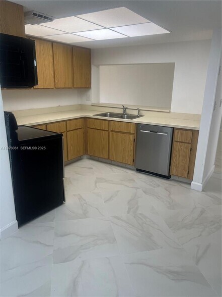 Building Photo - 9510 Seagrape Dr