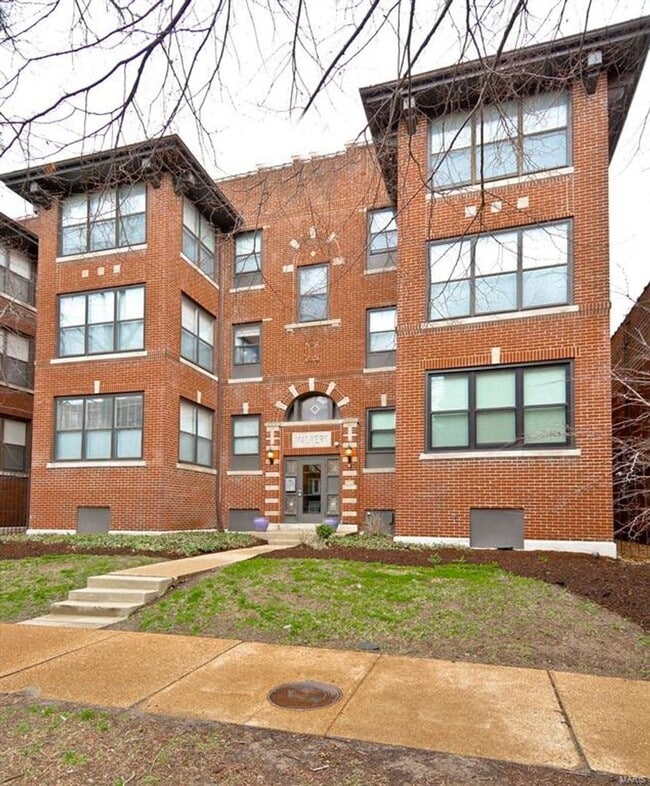 Building Photo - 5621 Pershing Ave