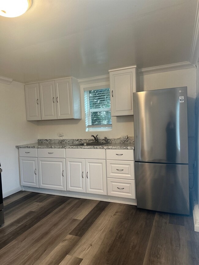 Building Photo - 707 Port St