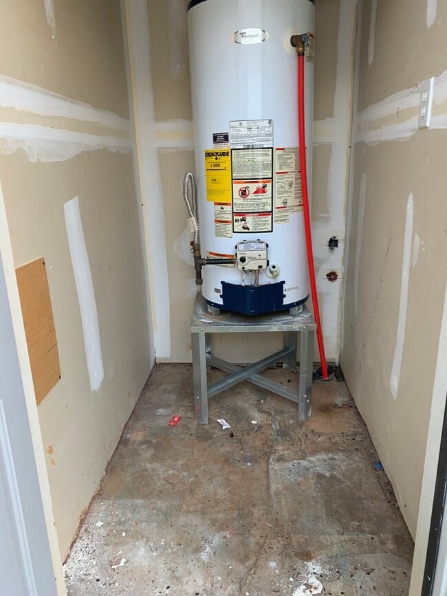 Building Photo - All new laminate flooring~3 bedroom 2 bath...