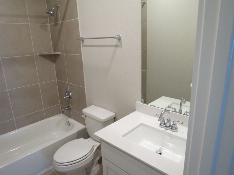 Building Photo - 12135 Ridge Top Dr