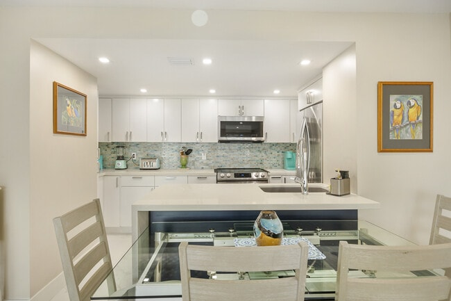 Building Photo - 2100 S Ocean Dr