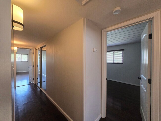 Building Photo - 5539 Baja Dr