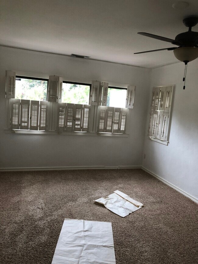 Main Bedroom - 556 Radcliffe Ave