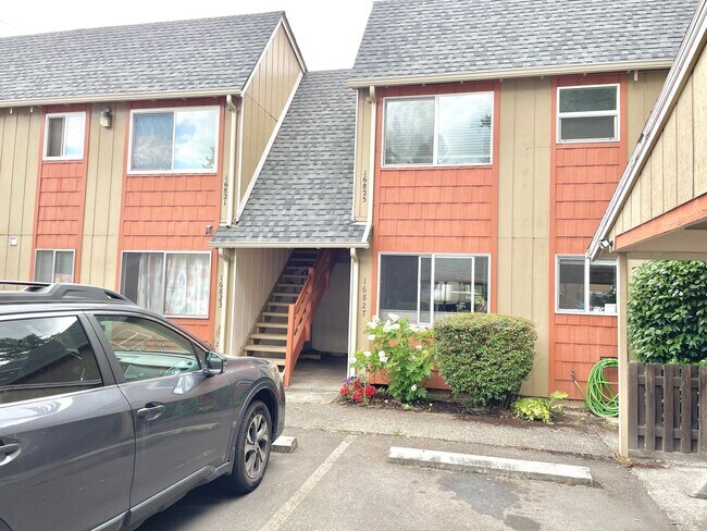 Primary Photo - Newly renovated 2 bedroom condo with off-s...
