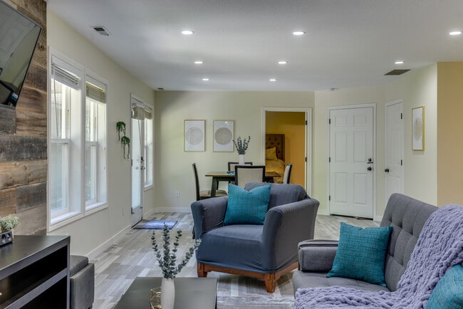 Building Photo - 19007 SW Chesapeake Dr