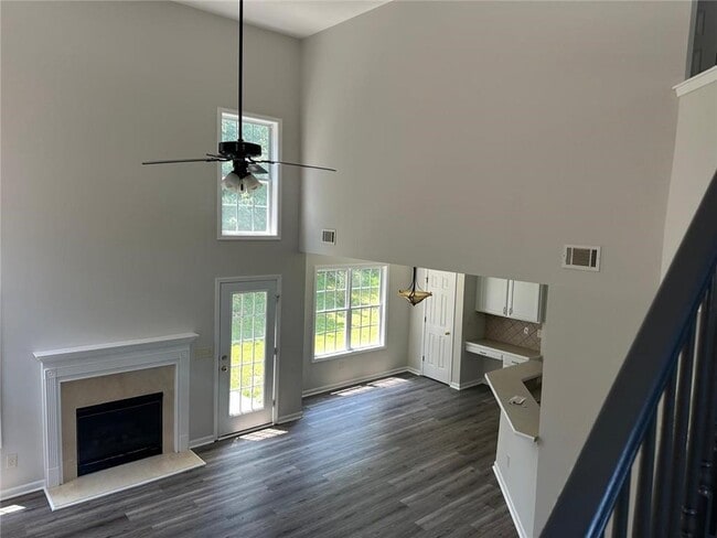 Building Photo - 6133 Mulberry Park Dr