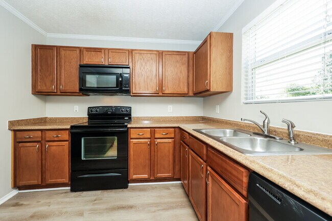 Building Photo - 2705 Sutherland Dr