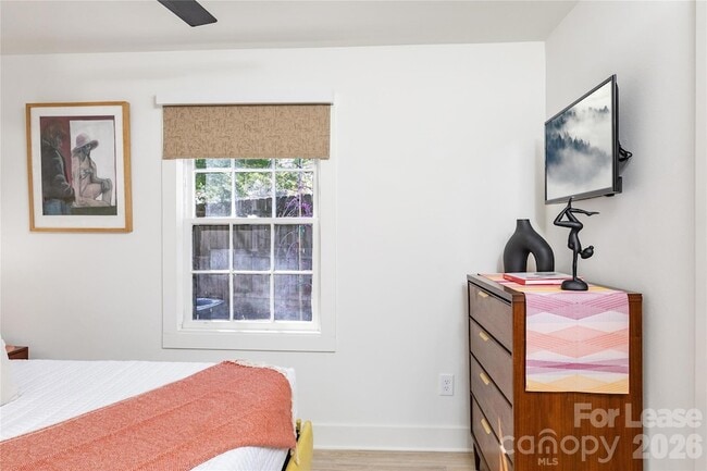 Building Photo - 1901 S Mint St